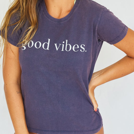 camiseta feminina t-shirt roxa 'good vibes' - Coccus Bikinis